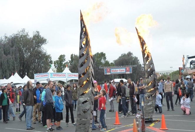 Maker Faire Bay Area 2015 的大型噴火裝置