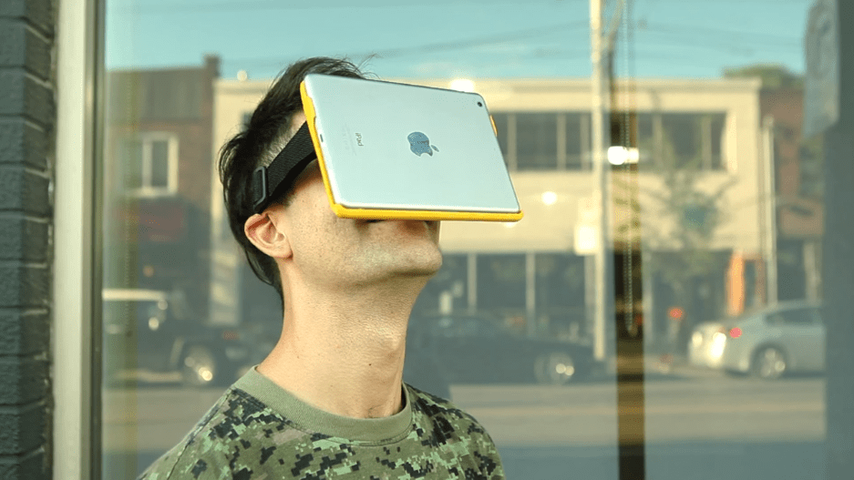 新創團隊 AirVR 運用 iOS 產品打造虛擬實境設備，包含 iPad。圖片來源：「AirVR Virtual Reality for iPad Mini」影片截圖 https://www.youtube.com/watch?v=ALkG_-JOiTM