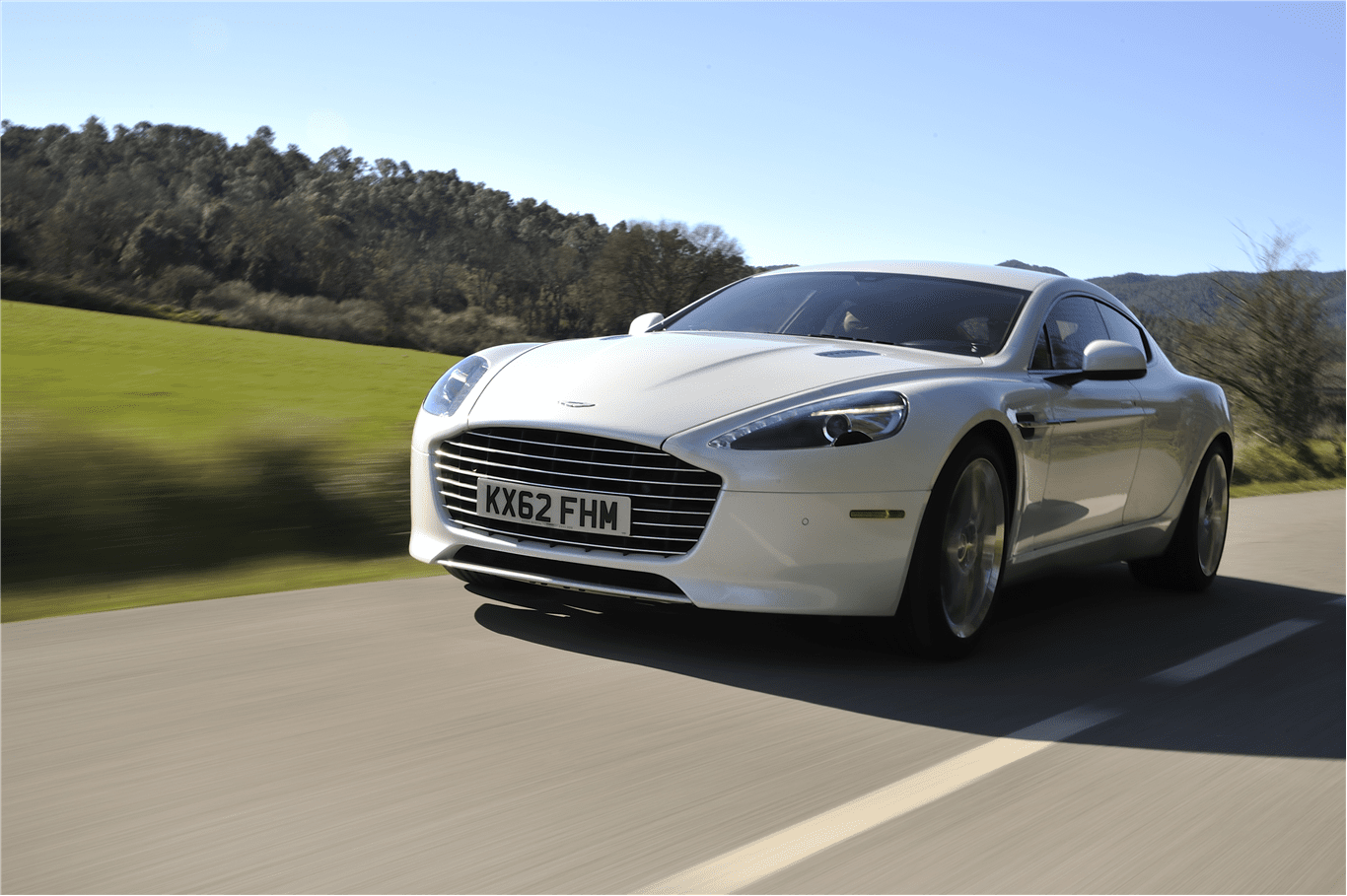 Aston Martin 要和樂視及法拉第未來合作，打造以 rapide S 跑車為原型的電動車。圖片來源：Aston Martin