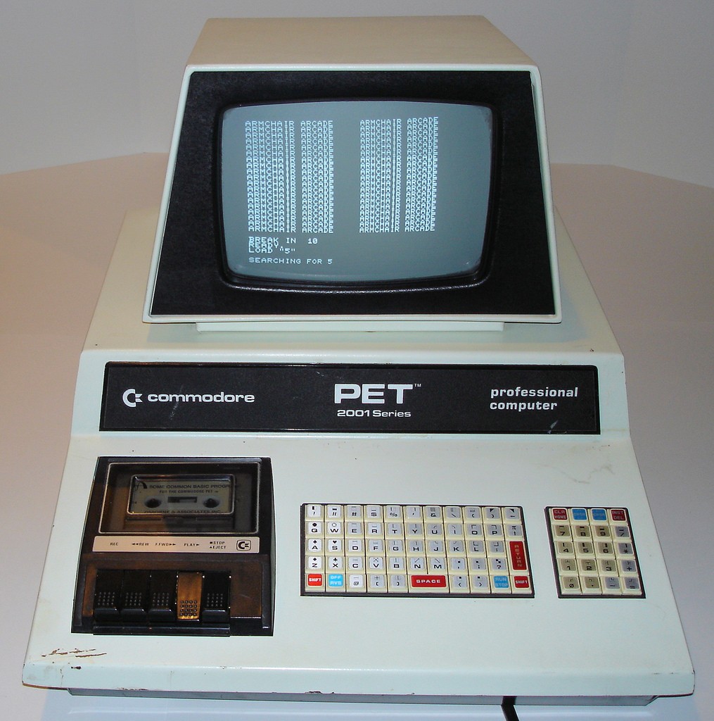 PET 2001 是一款價格親民、功能較陽春的個人電腦。圖片來源：BCAOE Loguidice@flick