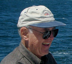 2004 年的 Gordon Moore。 圖片來源：Wikipedia