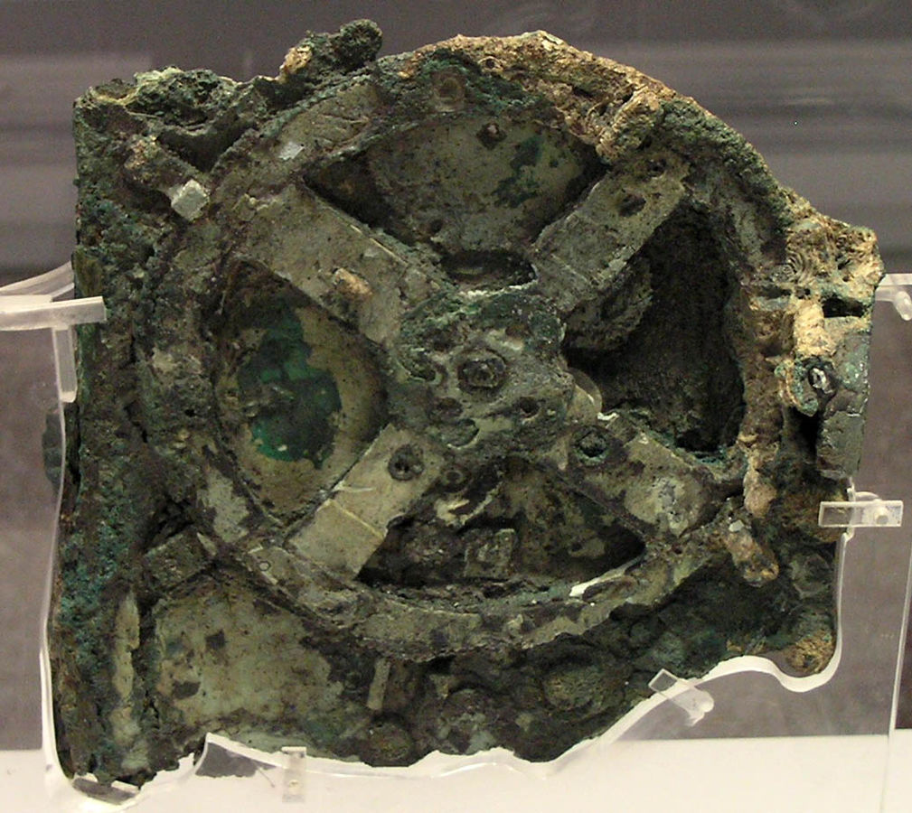 最早被發現的安堤基特拉機械碎片。 圖片來源：Wikipedia