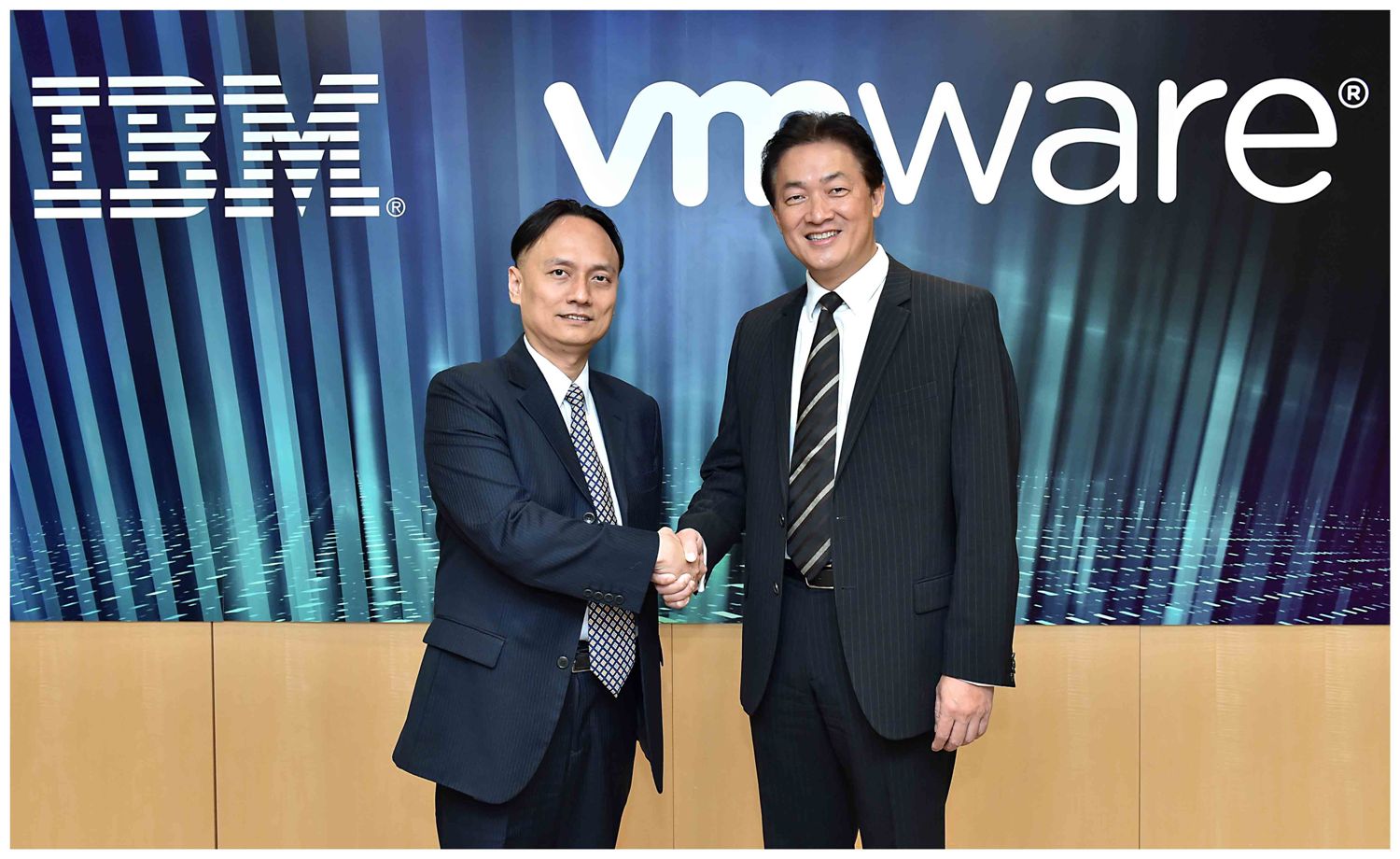 IBM 攜手 VMware 打造企業級混合雲。