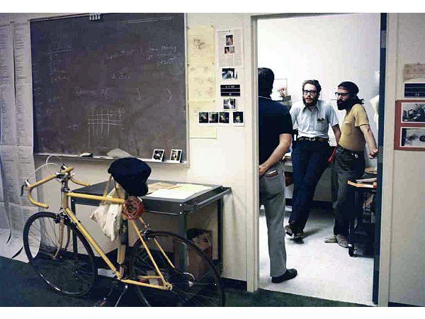 1975 年，Xerox PARC 的辦公室。 圖片來源：Broad.com