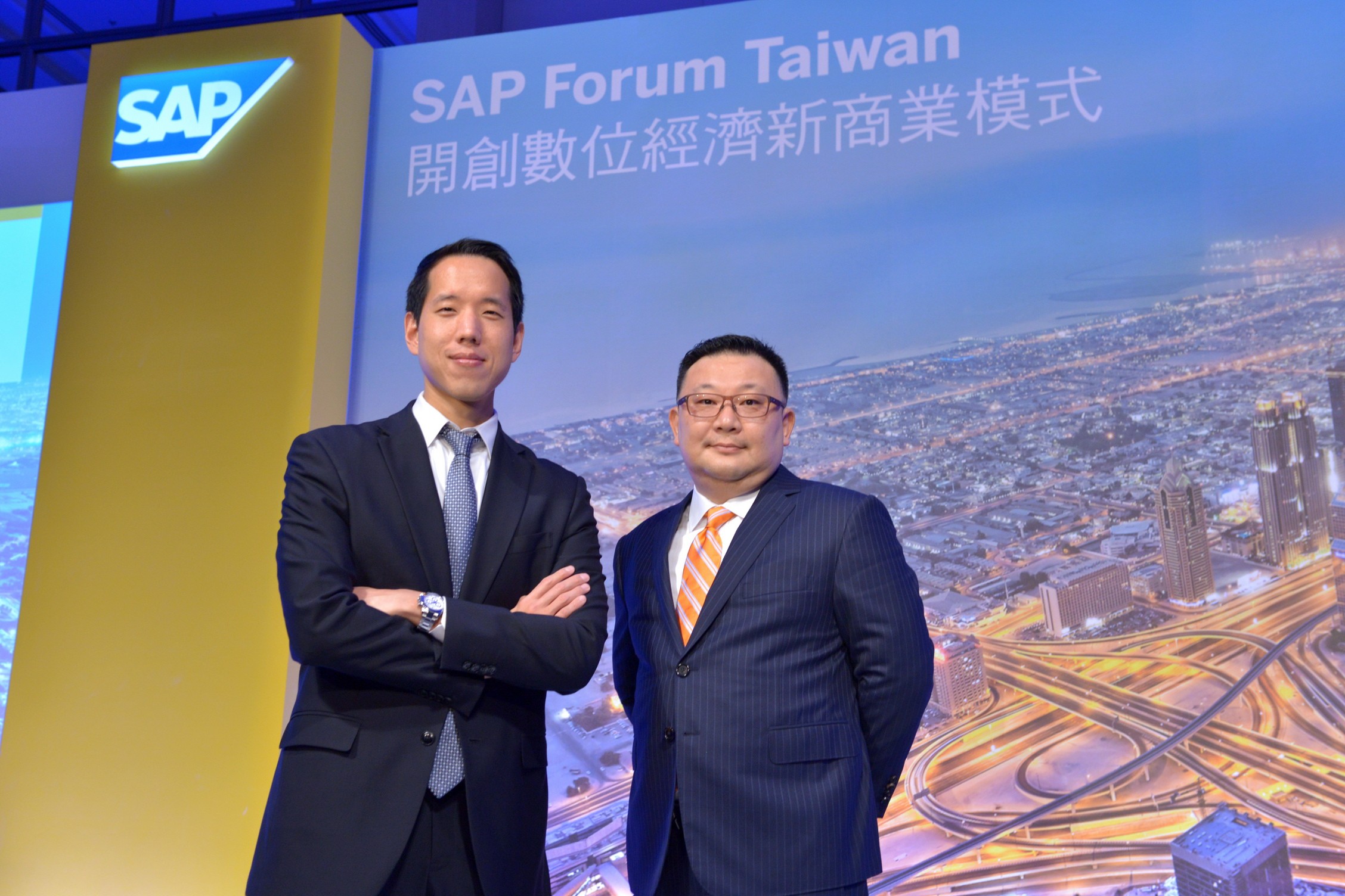 SAP 大中華區首席營運長李漢麟（左）與 SAP 台灣區總經理謝良承。