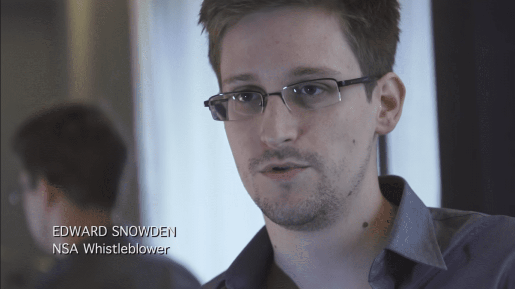 將 PRISM 計畫公諸於世的史諾登。 圖片來源：Youtube 截圖（Ed Snowden interview with The Guardian）