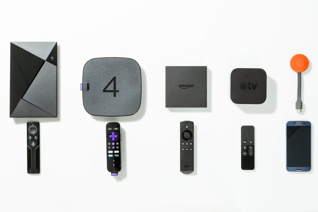 由左至右：Nvidia Shield，Roku 4，Amazon Fire TV，Apple TV 4，Chromecast 2。本圖五個款式都是在 2015 年上市的。 圖片來源：Jason Henry for the WSJ