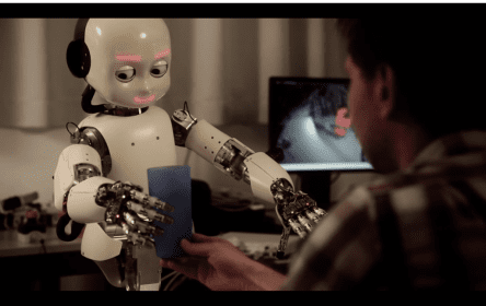 機器人與人類互動。圖片來源：Wikipedia