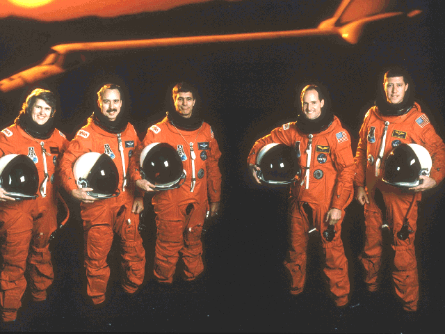 執行 STS-43 太空任務的太空人們，左一為路西德、左二為艾登姆森，圖片來源：Wikimedia。