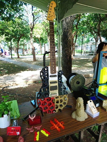 利用 3D 列印技術也能打造電吉他。