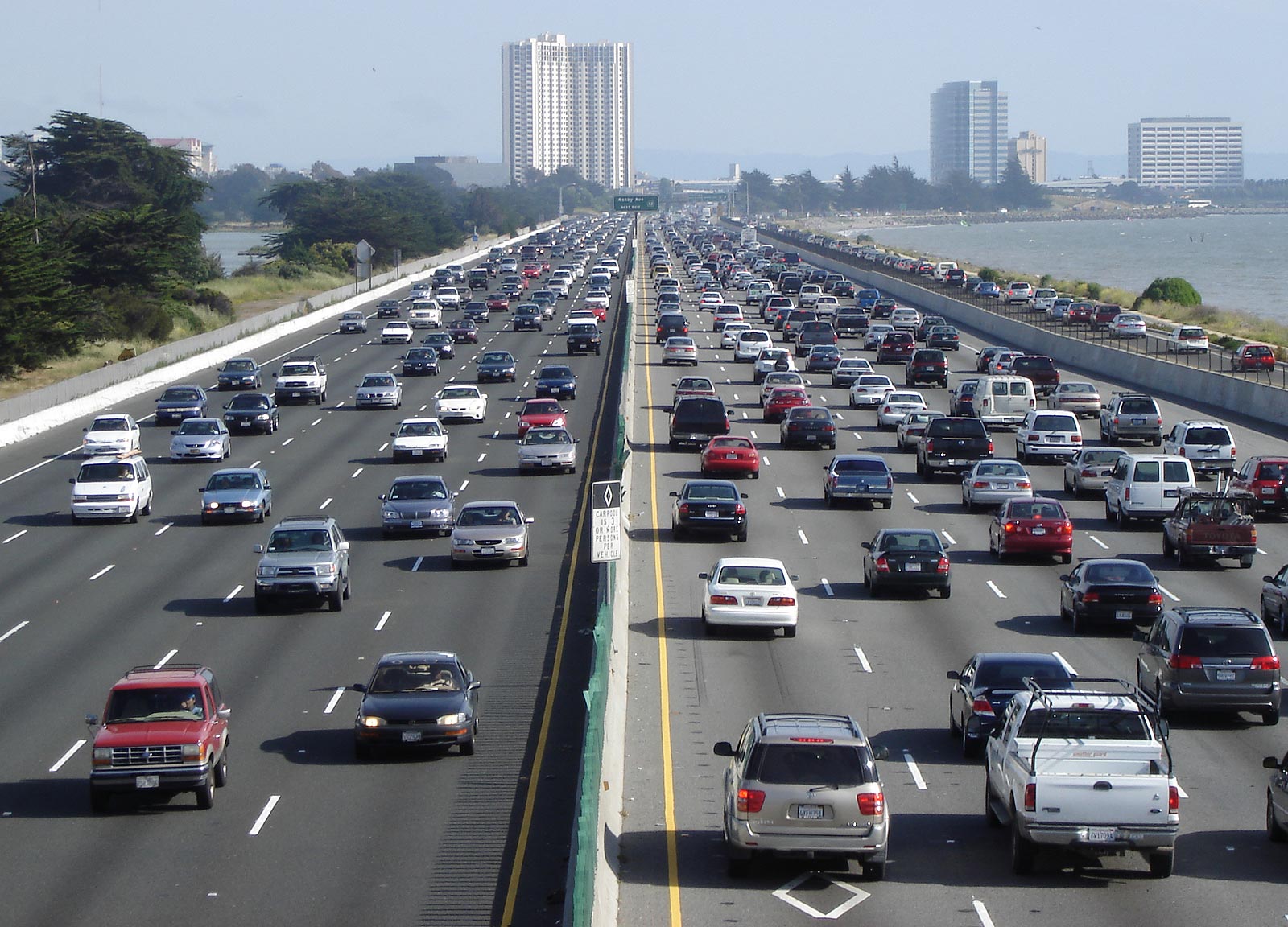 真實的交通狀況複雜而瞬息萬變，自動駕駛技術能夠全部消化嗎？（photo via Minesweeper@wikipedia）