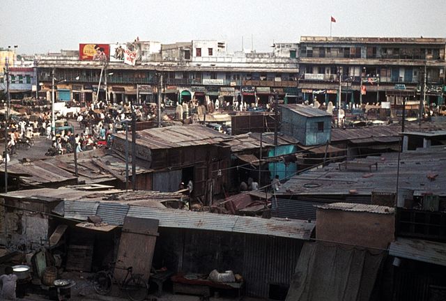 640px-1973_delhi_slum