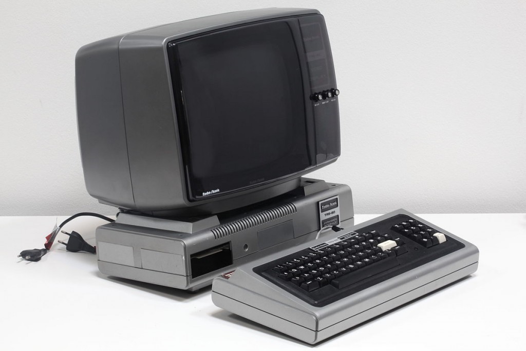 Tandy 公司 1977 年推出的 TRS-80 電腦，是最早期的個人電腦之一。 圖片來源：Wikipedia