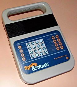 Speak & Math 益智玩具，圖片來源：Wikipedia。