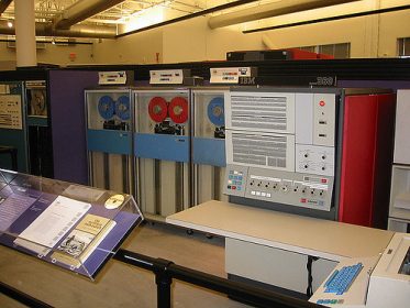 IBM 的 System 360 大型電腦。圖片來源：Naotake Murayama @flickr , CC 2.0
